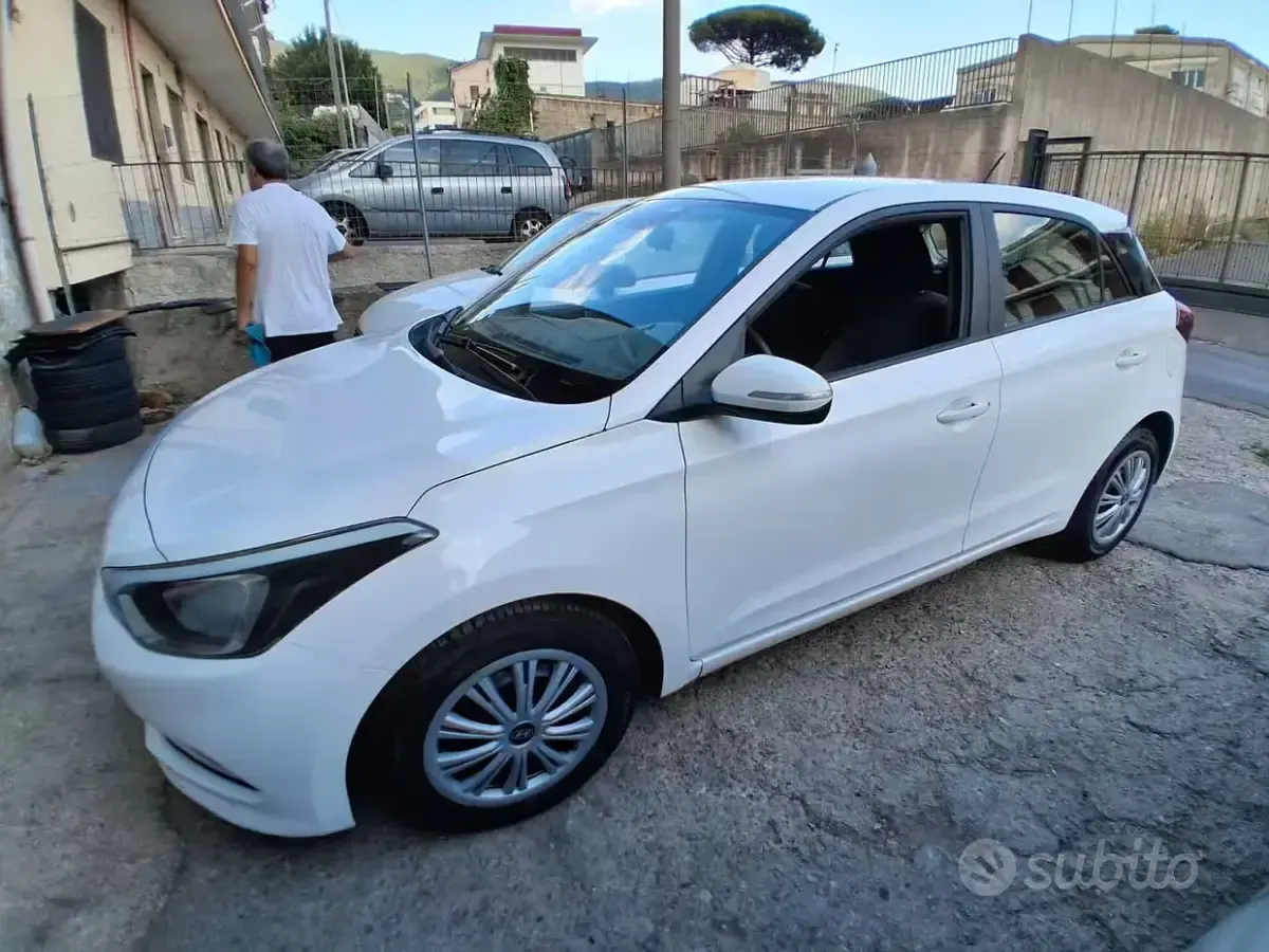 Usata Hyundai i20 GO! 75 CV (55 kW) 2016 Bianco Berlina