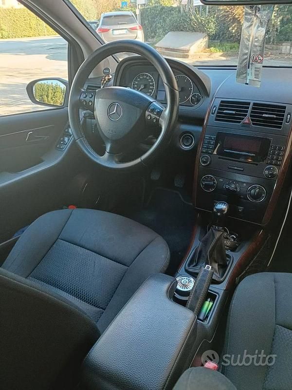 Usata Mercedes 180 2008 Grigio Berlina