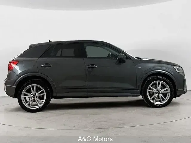 Usata Audi Q2 Ambiente 150 CV (110 kW) 2024 Grigio daytona perla SUV