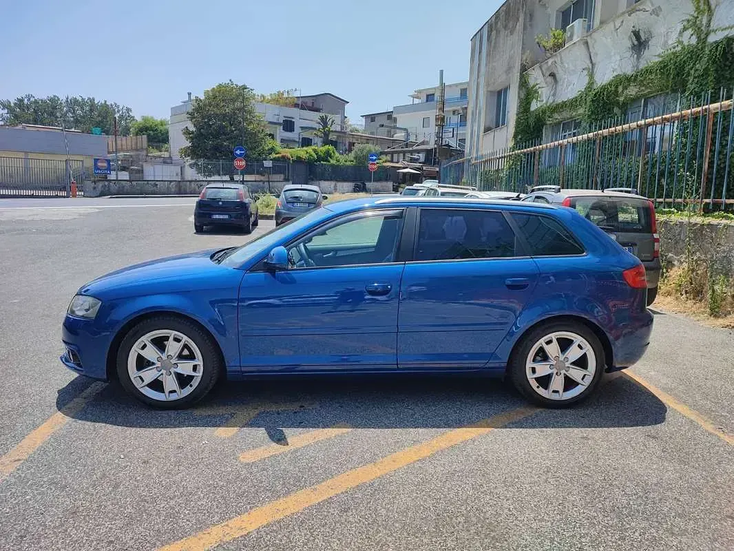 Usata Audi A3 Attraction 105 CV (77 kW) 2009 Blu/azzurro Utilitaria
