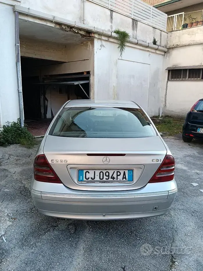 Usata Mercedes 220 143 CV (105 kW) 2003 Grigio Berlina
