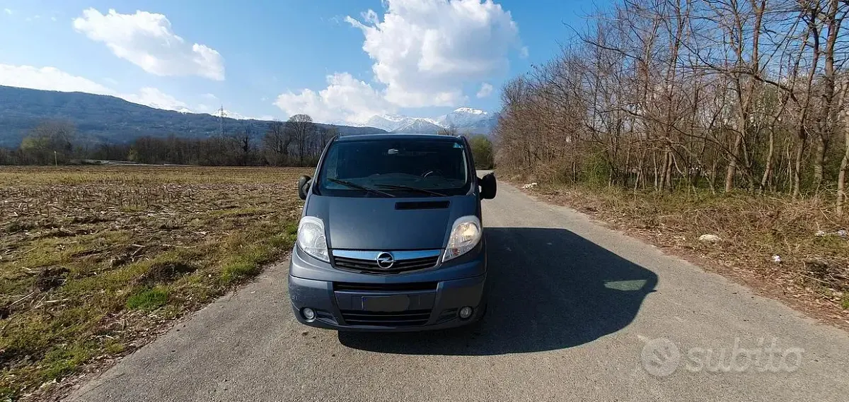 Usata Opel Vivaro 100 CV (73 kW) 2014 Grigio Monovolume