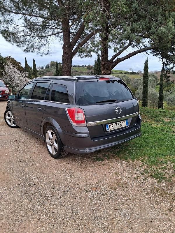 Usata Opel Astra Cosmo 110 CV (80 kW) 2008 Grigio Station wagon