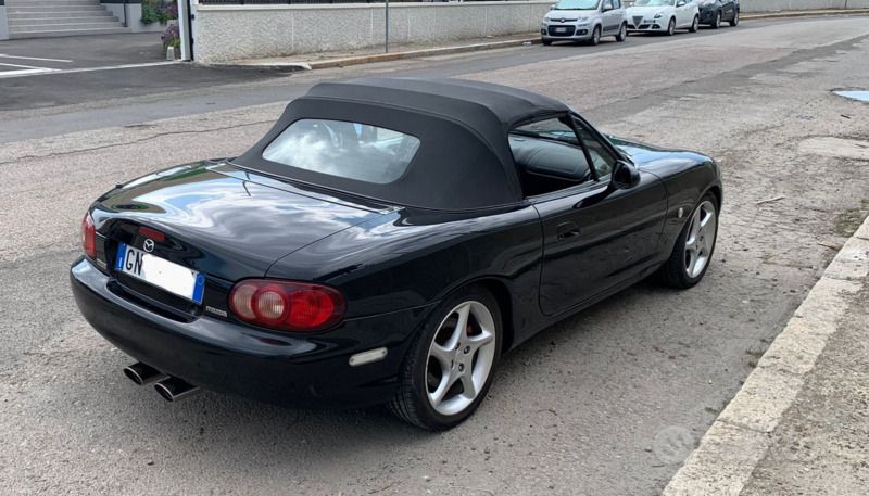 Usata Mazda MX5 Inclusive 146 CV (107 kW) 2001 Nero Cabrio