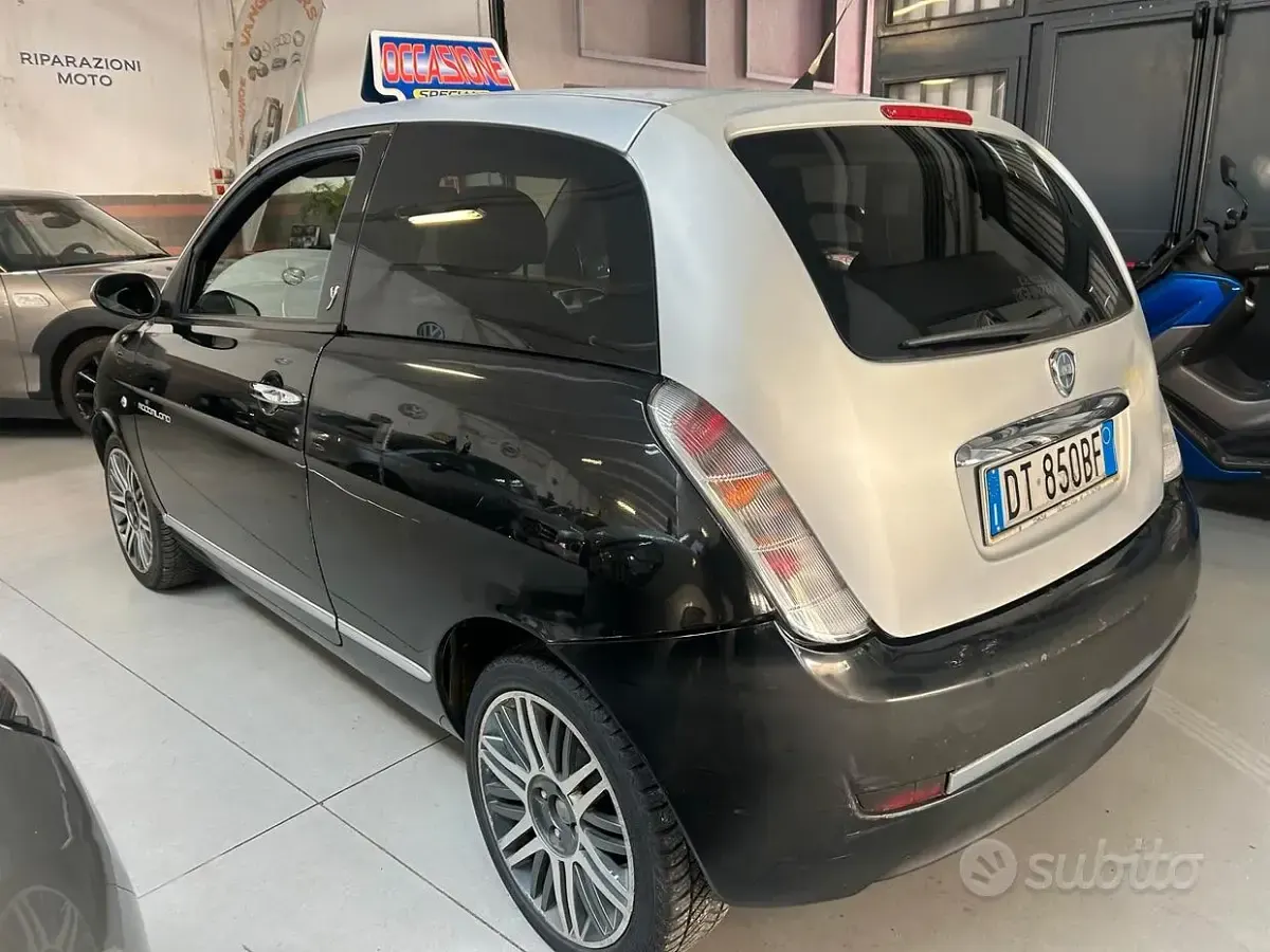Usata Lancia Ypsilon 60 CV (44 kW) 2009 Nero Utilitaria