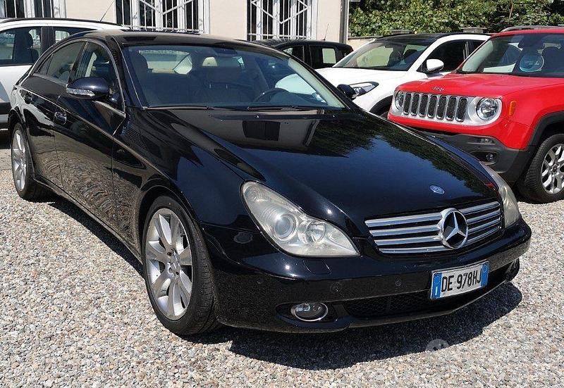 Nero metallizzato Usata 2007 Mercedes CLS320 Tre volumi | 6900 € (Buon prezzo) - Immagine 1/4