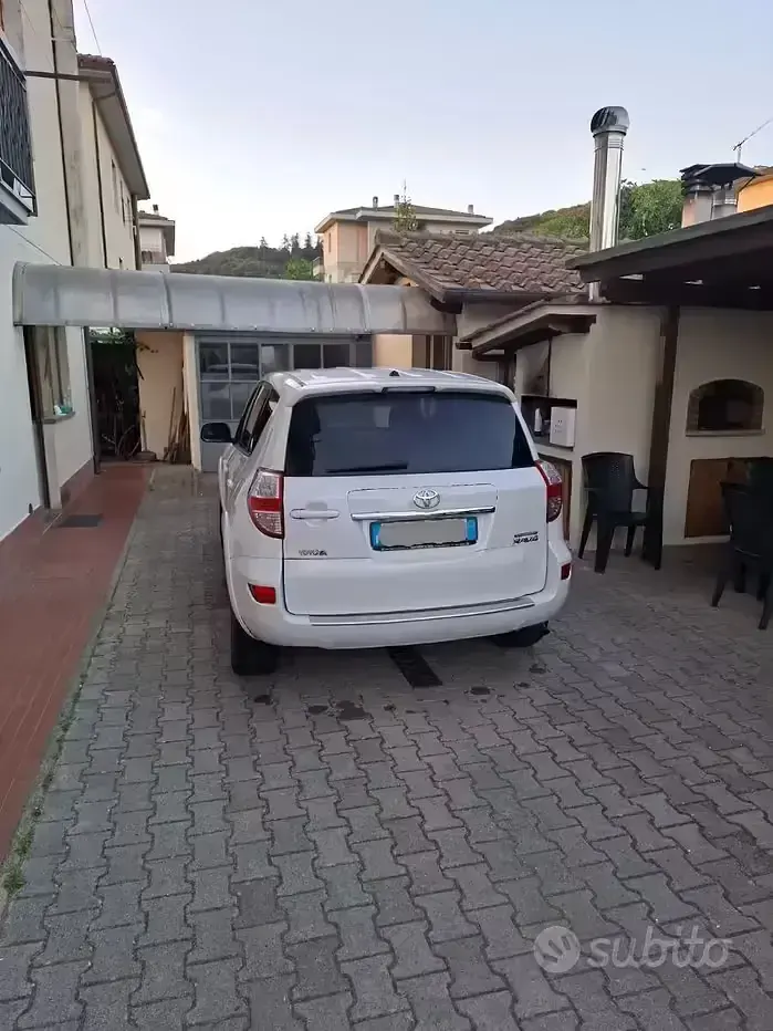 Usata Toyota RAV4 152 CV (111 kW) 2011 Bianco SUV