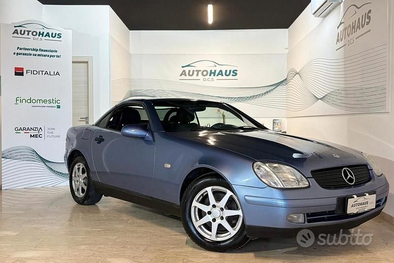 Usata Mercedes SLK200 136 CV (100 kW) 1997 Blu Cabrio