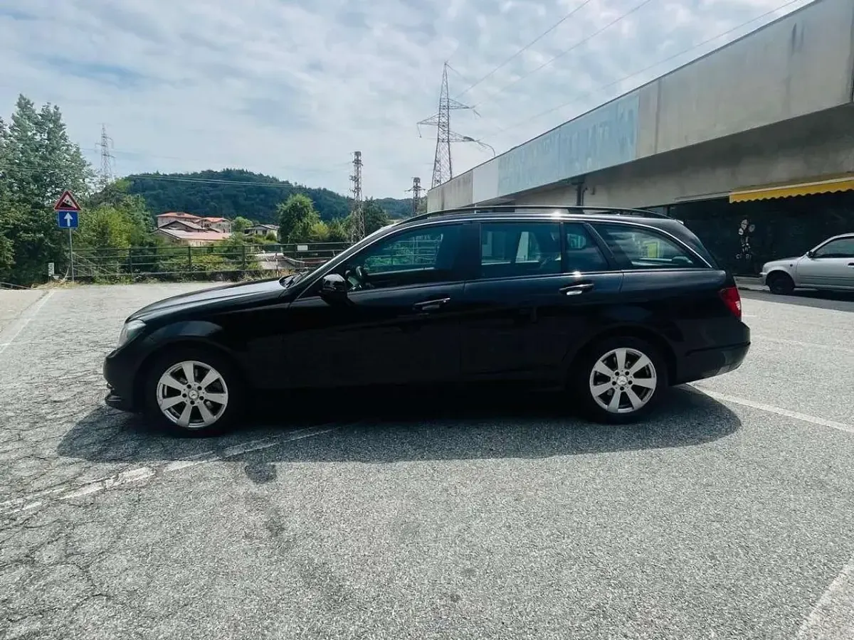 Usata Mercedes C180 120 CV (88 kW) 2014 Nero Station wagon