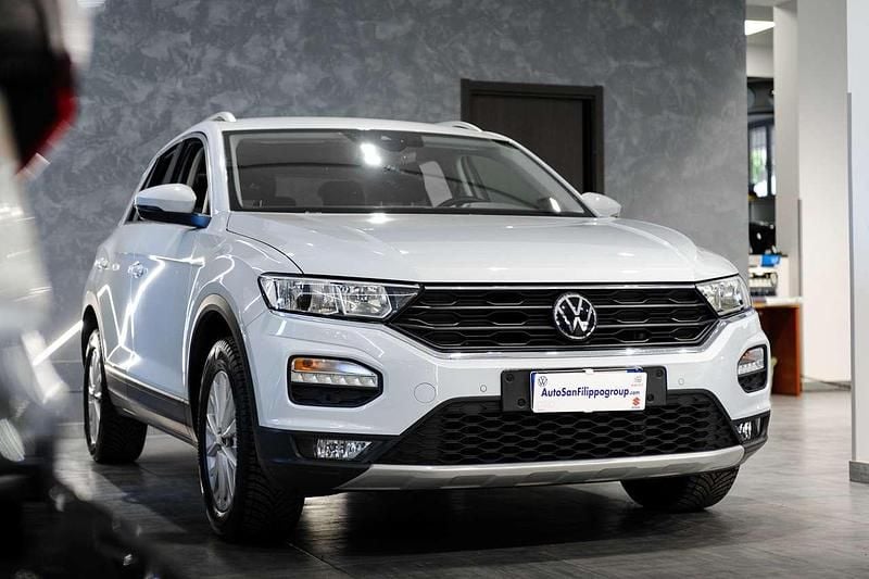 Usata VW T-Roc Business 116 CV (85 kW) 2021 White silver metallizzato SUV