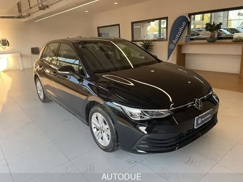 Usata VW Golf VIII Life 116 CV (85 kW) 2024 Grigio Berlina