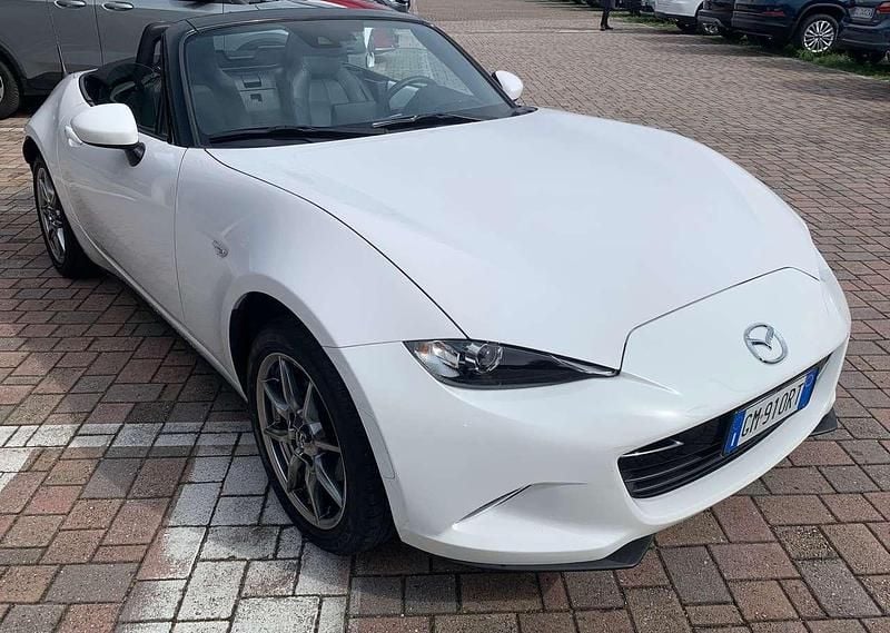 Usata Mazda MX5 Exclusive-Line 132 CV (97 kW) 2023 Artic white Cabrio
