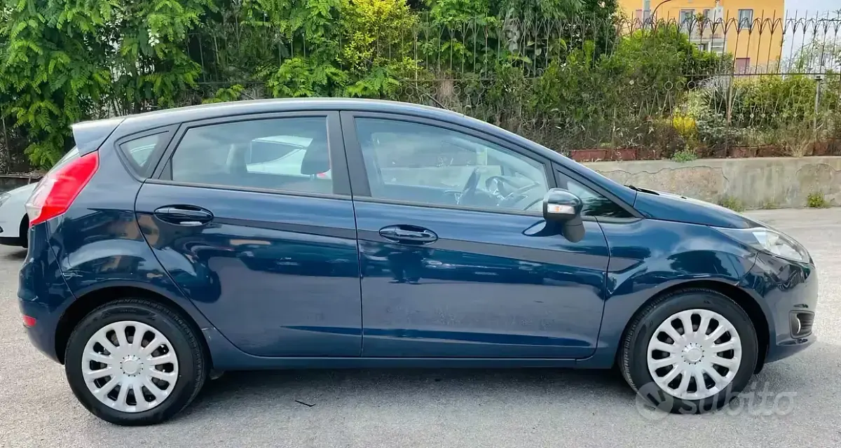 Usata Ford Fiesta 95 CV (69 kW) 2015 Blu Utilitaria