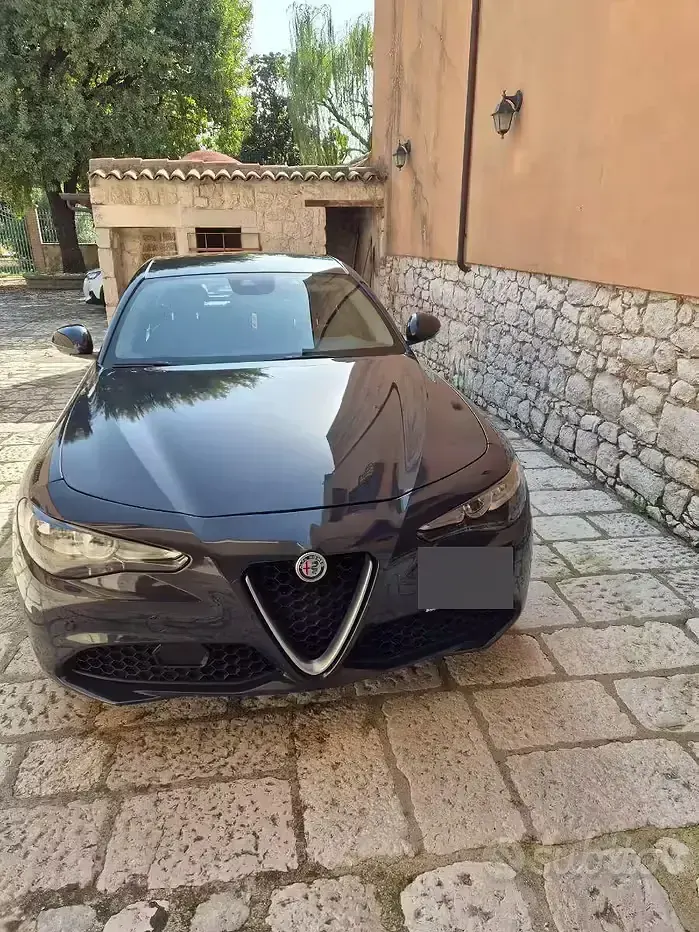 Usata Alfa Romeo Giulia 150 CV (110 kW) 2018 Grigio Berlina