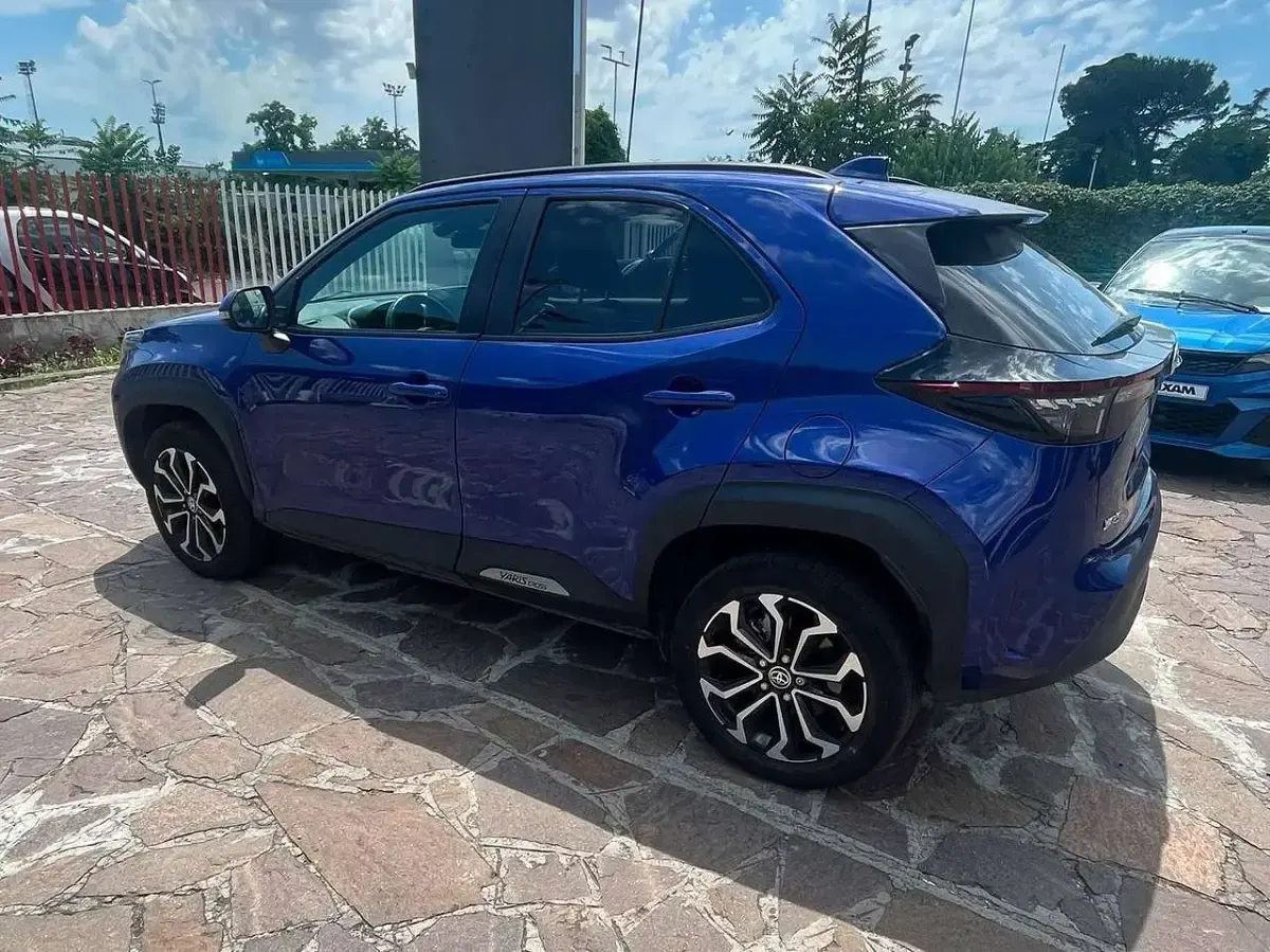Usata Toyota Yaris Cross Trend 92 CV (67 kW) 2023 Blu/azzurro SUV