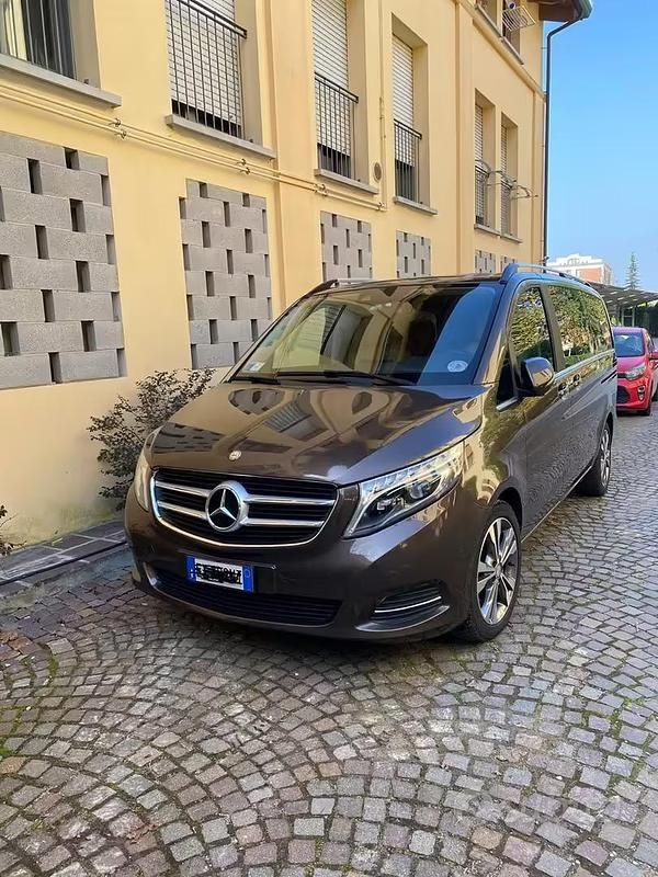 Usata Mercedes V250 2015 Marrone Monovolume