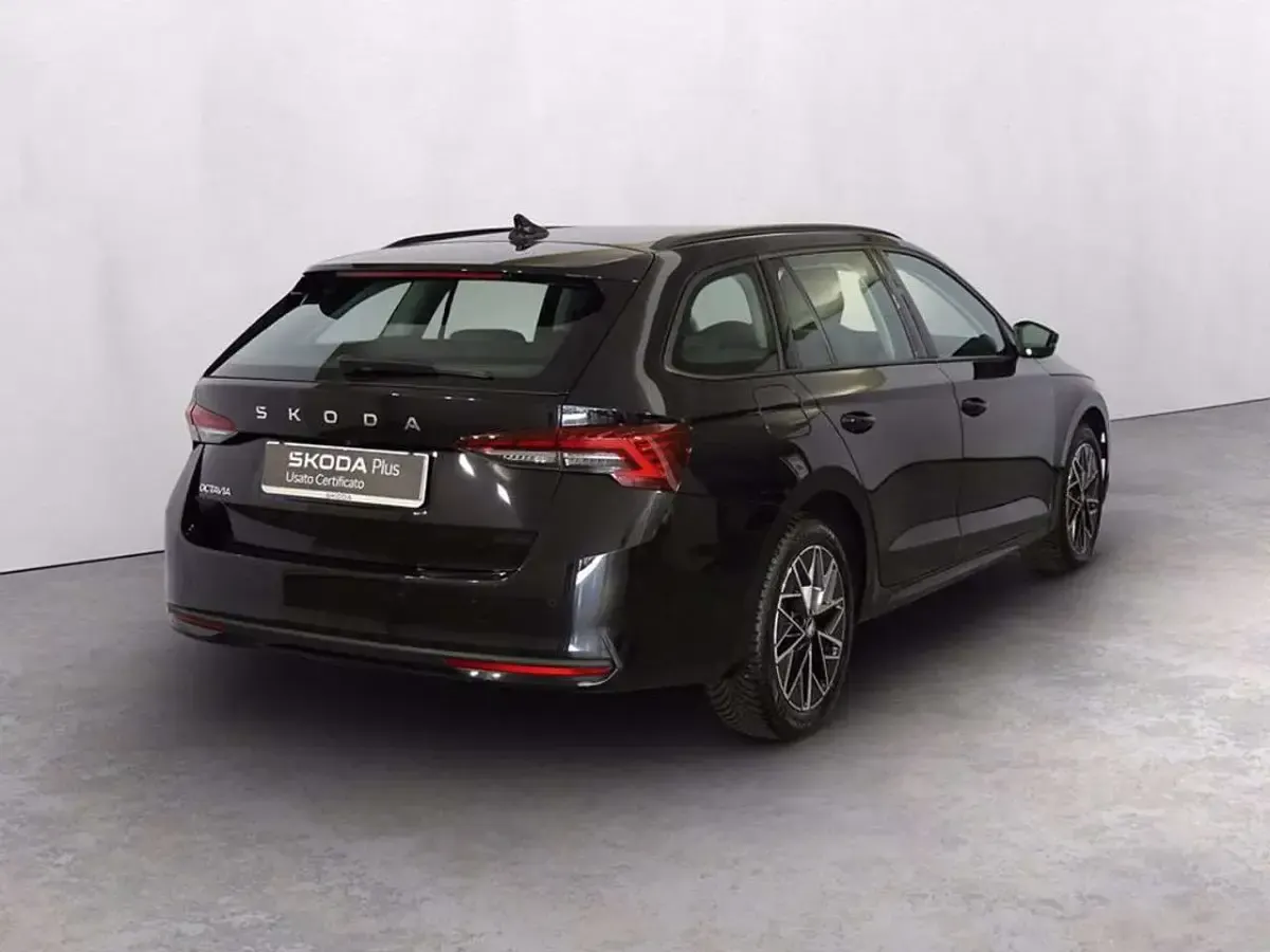 Usata Skoda Octavia Executive 150 CV (110 kW) 2025 Nero tulipano perlato Station wagon
