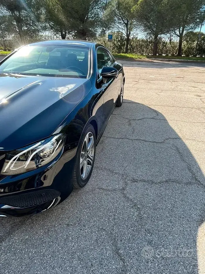 Usata Mercedes E220 194 CV (142 kW) 2018 Nero Coupé