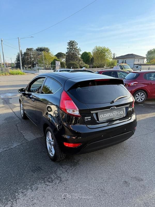 Usata Ford Fiesta 75 CV (55 kW) 2013 Nero Utilitaria