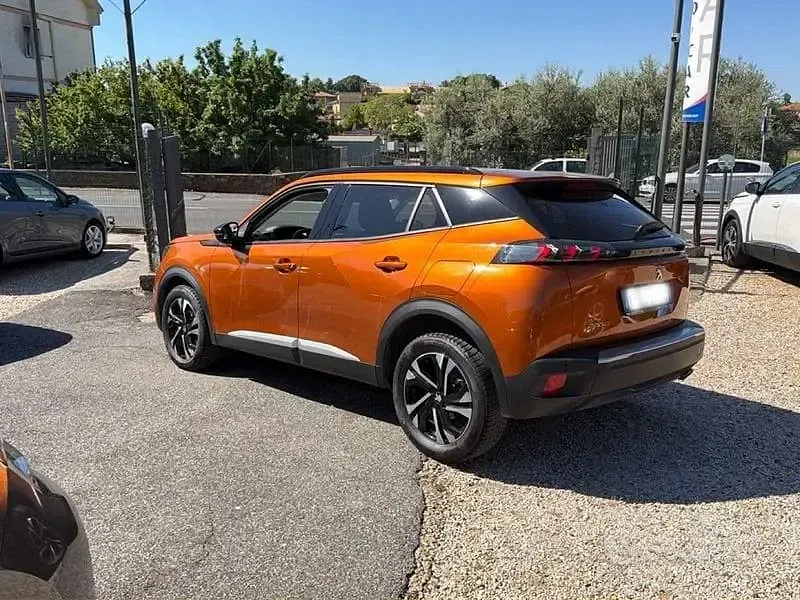 Usata Peugeot 2008 Allure 110 CV (80 kW) 2022 Arancione SUV