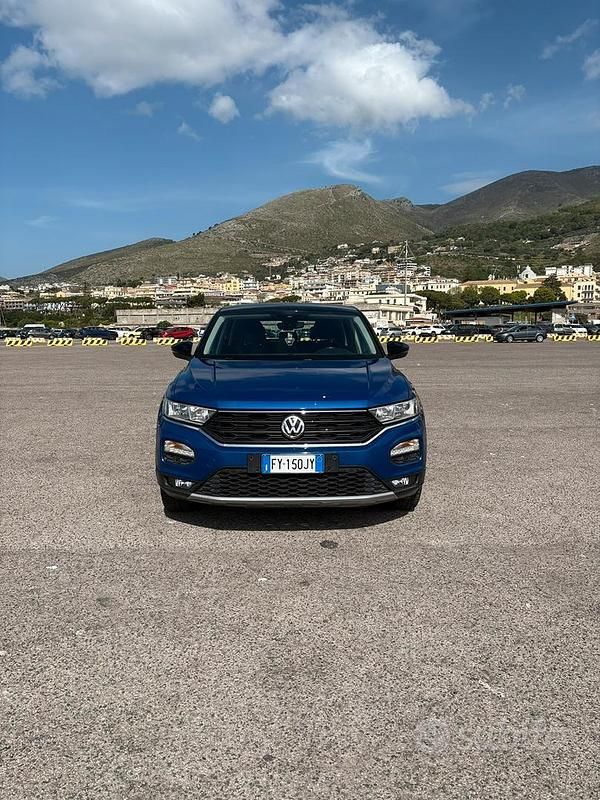 Usata VW T-Roc 116 CV (85 kW) 2019 Blu SUV