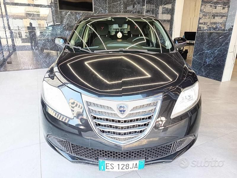 Usata Lancia Ypsilon Gold 69 CV (50 kW) 2013 Grigio Utilitaria