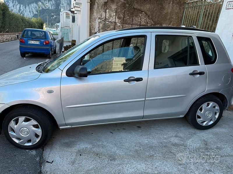 Usata Mazda 2 75 CV (55 kW) 2011 Grigio Utilitaria