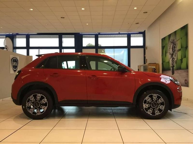 Nuova Fiat 600 Icon 145 CV (106 kW) 2026 Rosso SUV