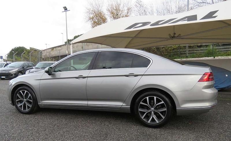 Usata VW Passat Executive 150 CV (110 kW) 2018 Argento Berlina