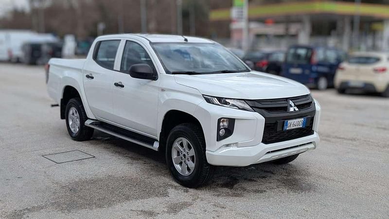 Usata Mitsubishi L200 Invite 150 CV (110 kW) 2023 Bianco Pick-up