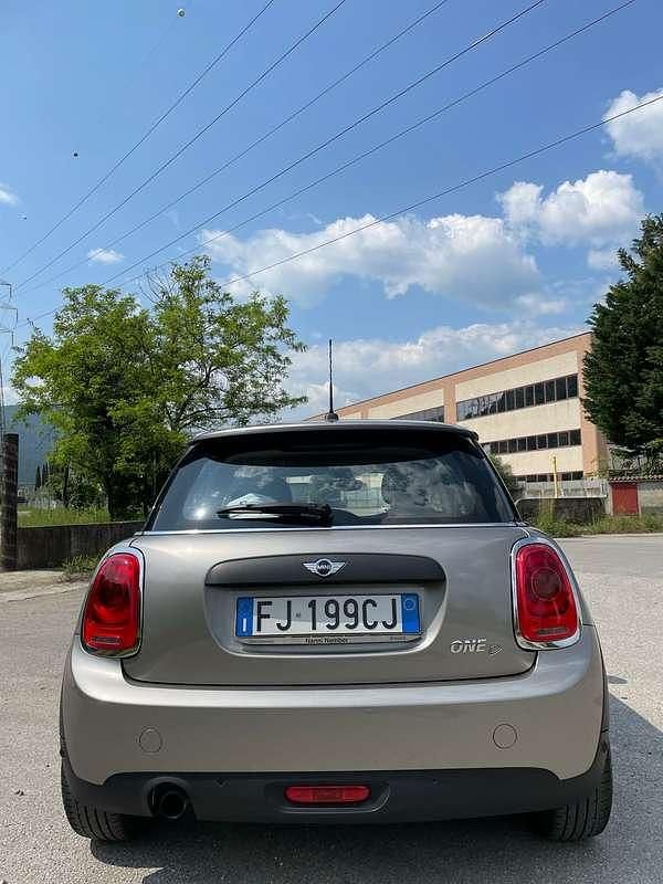 Usata Mini One D Business 95 CV (69 kW) 2017 Utilitaria