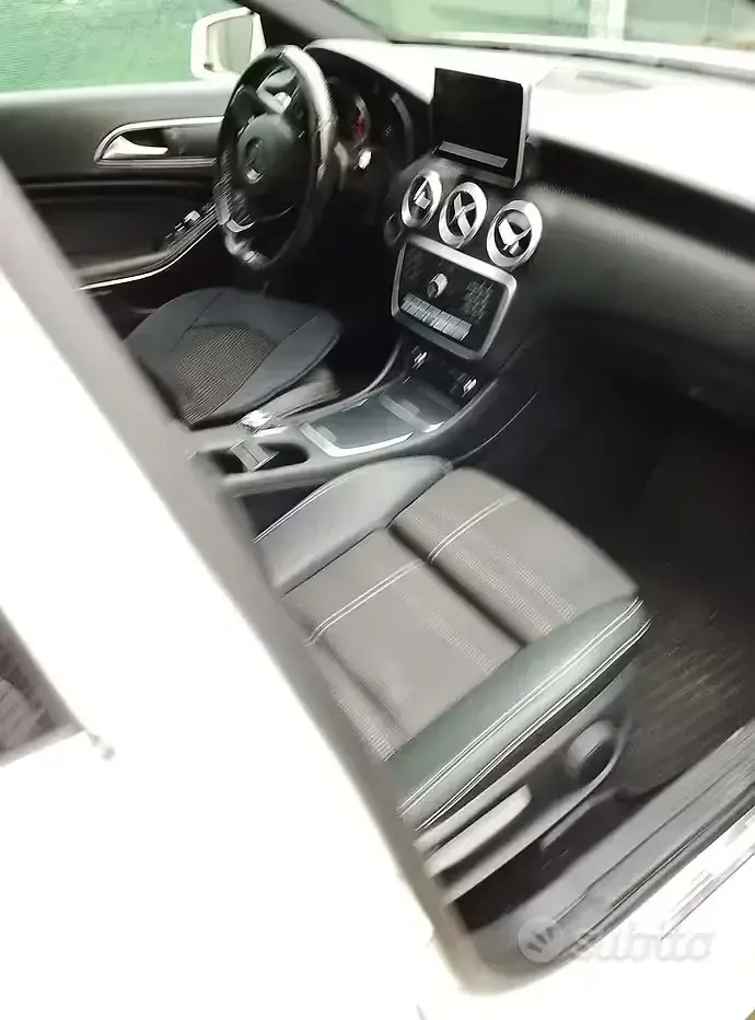 Usata Mercedes A180 109 CV (80 kW) 2017 Bianco Utilitaria