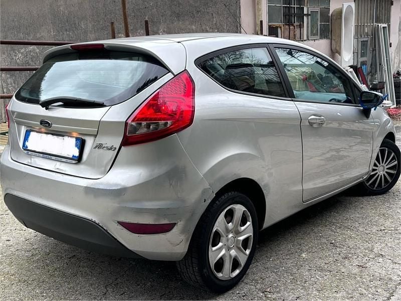 Usata Ford Fiesta 81 CV (59 kW) 2009 Argento Utilitaria