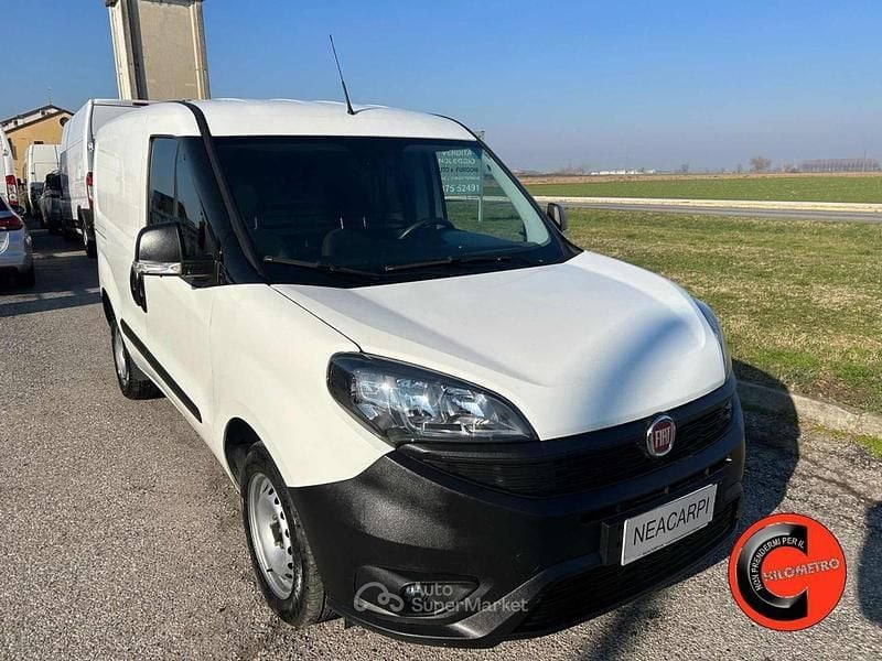 Usata Fiat Doblò 95 CV (69 kW) 2021 Bianco pastello Monovolume