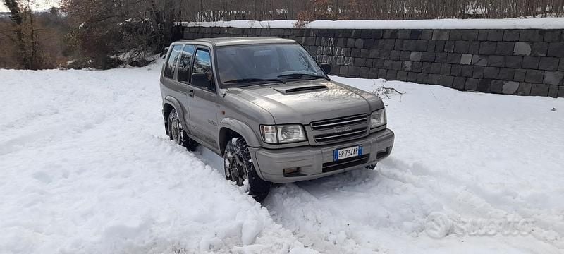 Usata Isuzu Trooper 159 CV (116 kW) 2000 Grigio SUV