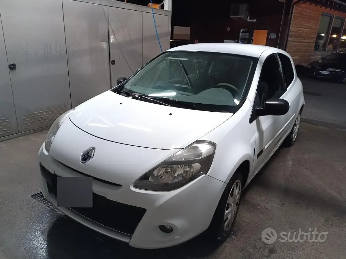 Usado Renault Clio II 75 CV (55 kW) 2011 Blanco Berlina
