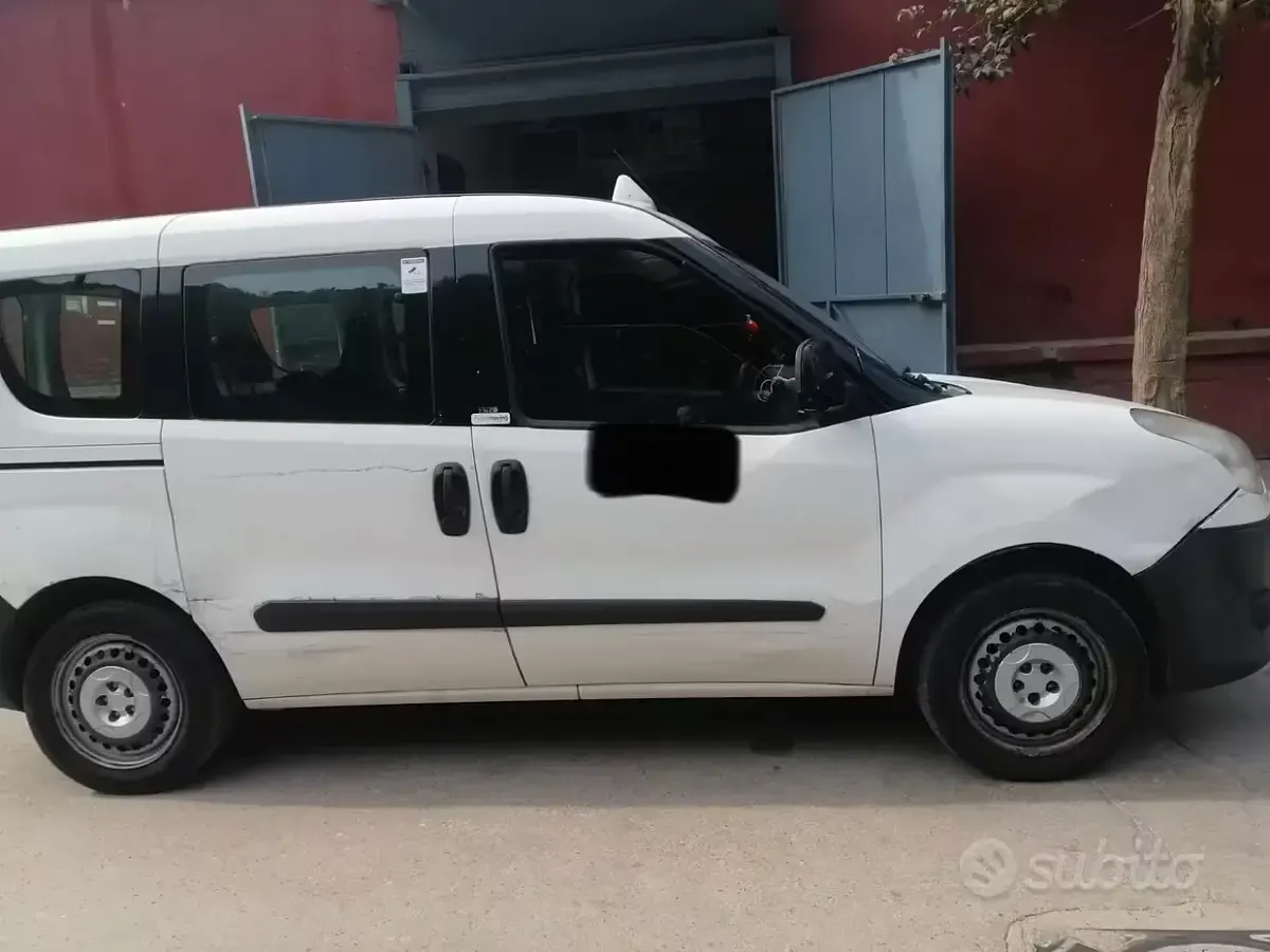 Usata Fiat Doblò 120 CV (88 kW) 2012 Bianco Monovolume