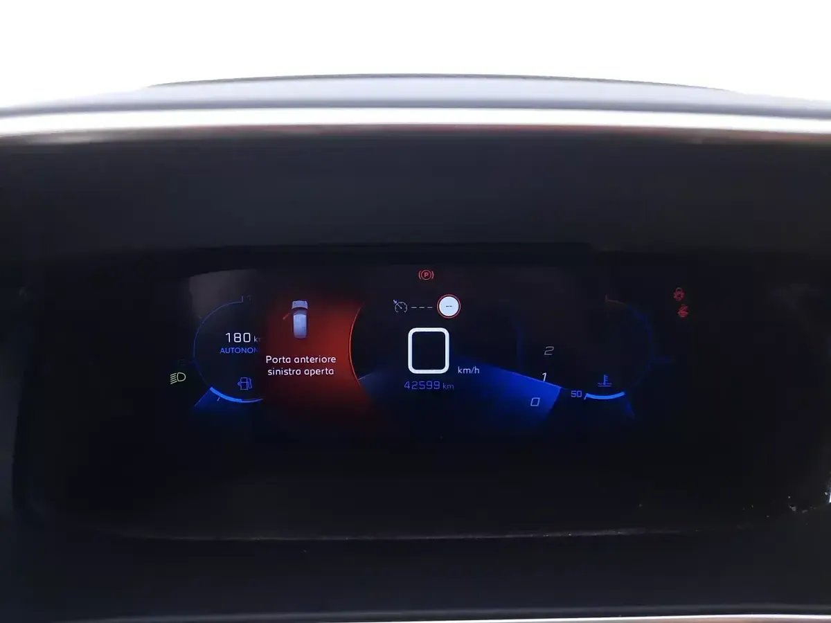 Usata Peugeot 208 Allure 101 CV (74 kW) 2022 Argentoargento Utilitaria