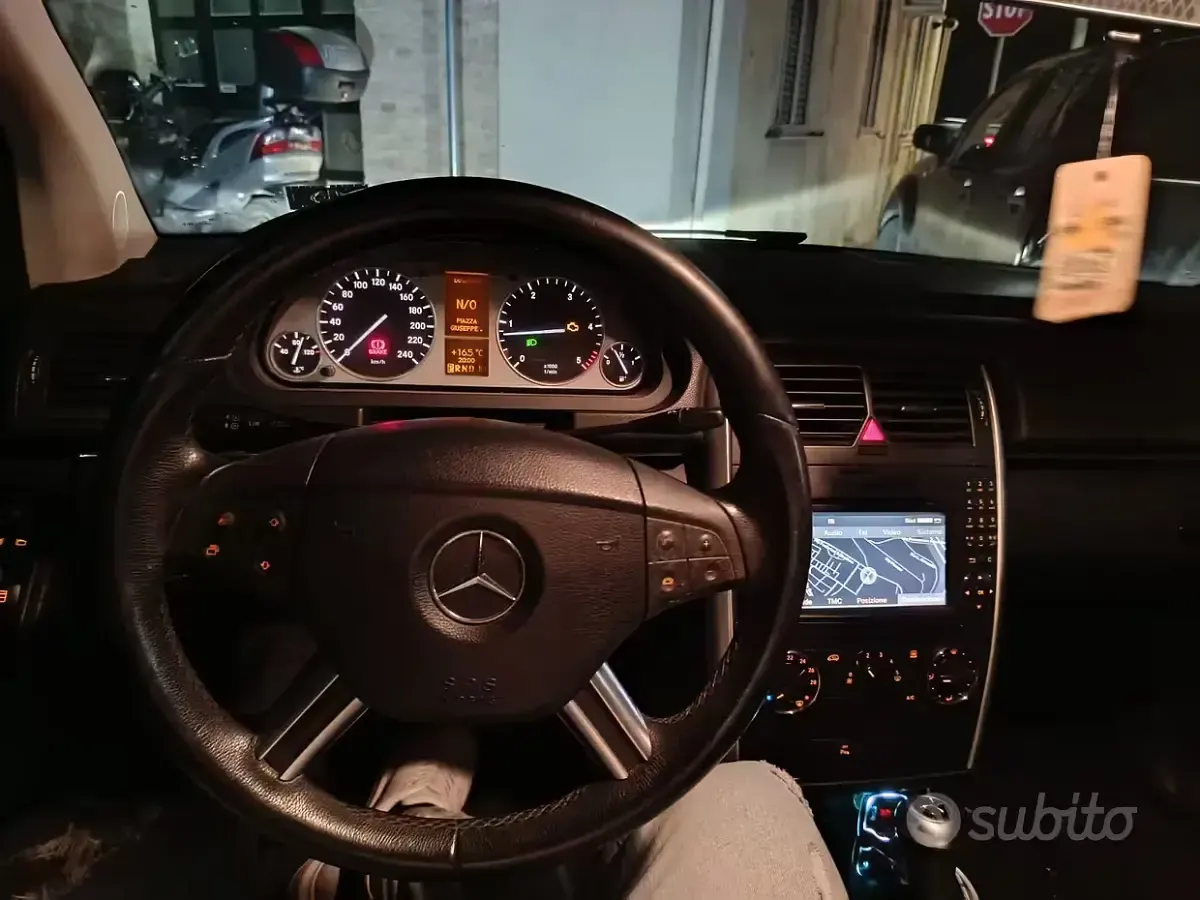 Usata Mercedes B200 Premium 140 CV (102 kW) 2011 Grigio Utilitaria
