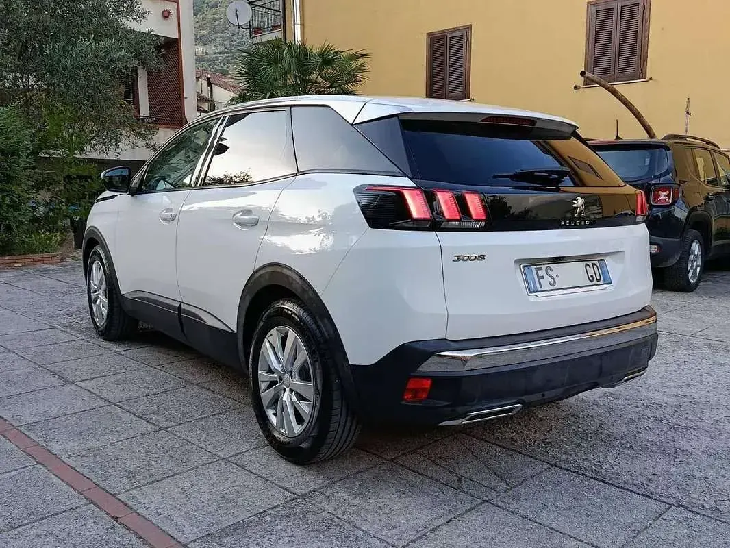 Usata Peugeot 3008 Active 131 CV (96 kW) 2018 Bianco SUV