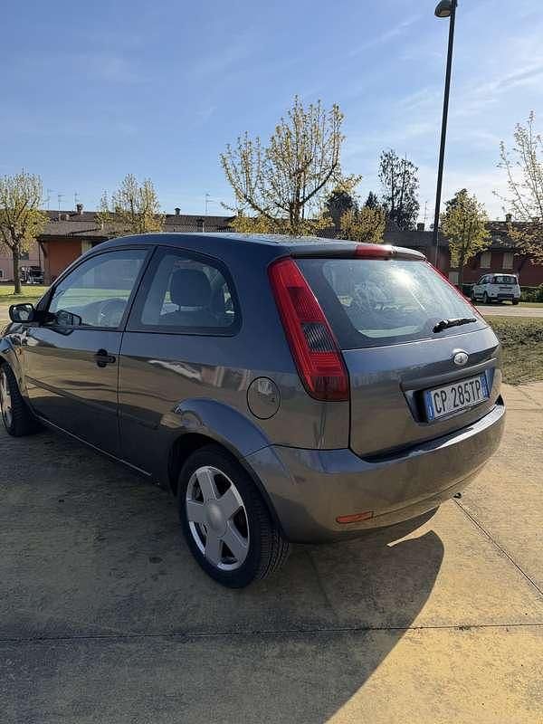 Usata Ford Fiesta 60 CV (44 kW) 2004 Utilitaria