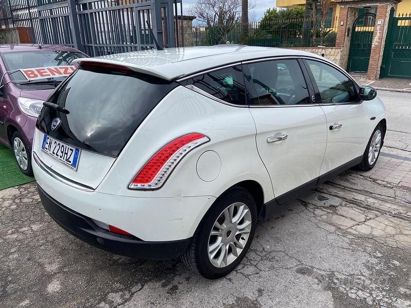 Usata Lancia Delta Silver 120 CV (88 kW) 2012 Bianco Utilitaria