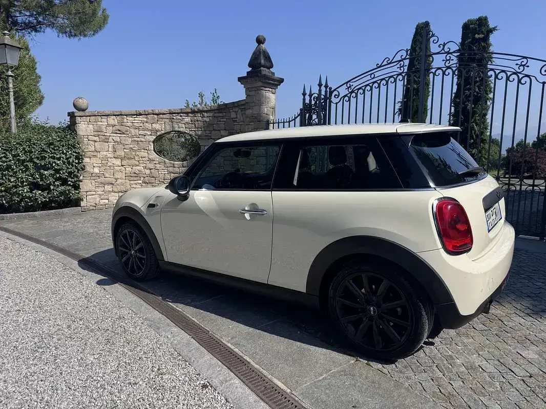 Usata Mini ONE 75 CV (55 kW) 2015 Bianco Utilitaria