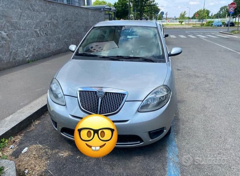 Grigio Usata 2009 Lancia Ypsilon Due volumi | 2800 € (Buon prezzo) - Immagine 1/4