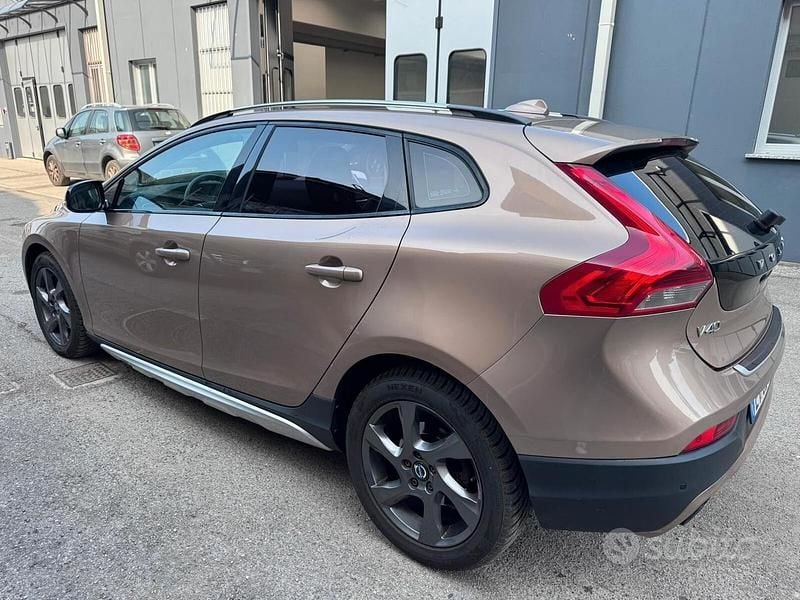 Usata Volvo V40 CC Summum 114 CV (83 kW) 2013 Marrone Station wagon
