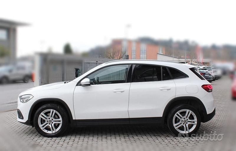 Usata Mercedes GLA180 116 CV (85 kW) 2022 Bianco SUV