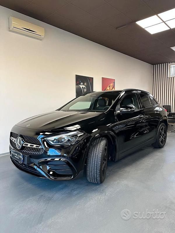 Nero Nuova 2025 Mercedes GLA200 AMG line SUV | 49.900 € (Buon prezzo) - Immagine 1/4