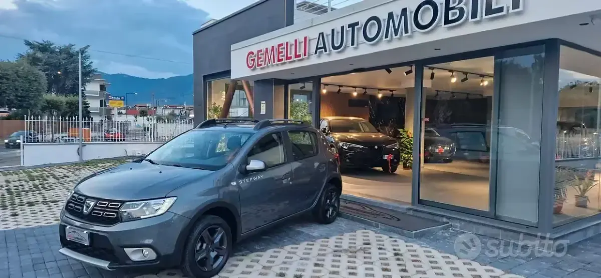 Usata Dacia Sandero Stepway 90 CV (66 kW) 2017 Grigio Berlina