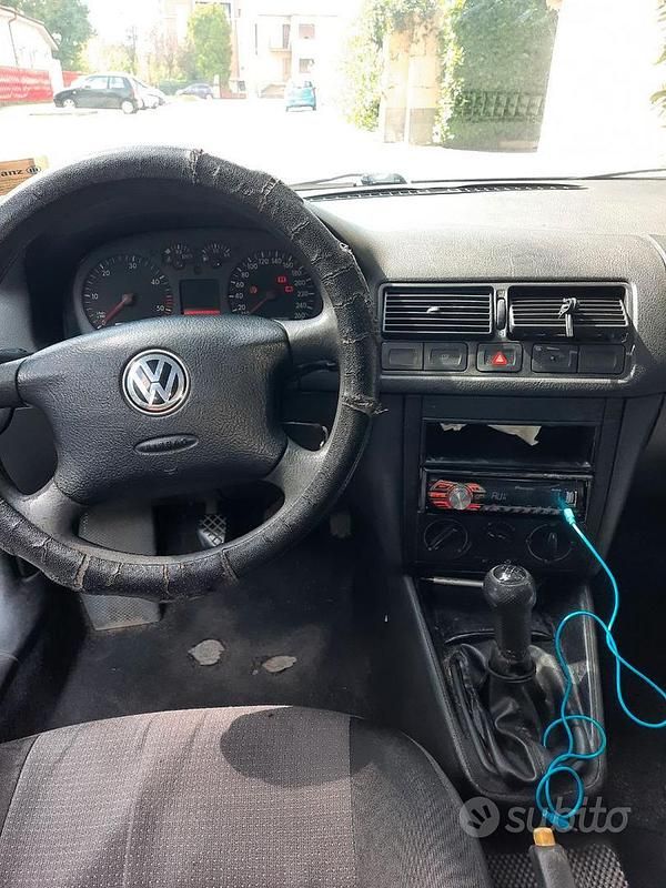 Usata VW Golf IV 101 CV (74 kW) 2002 Nero Utilitaria