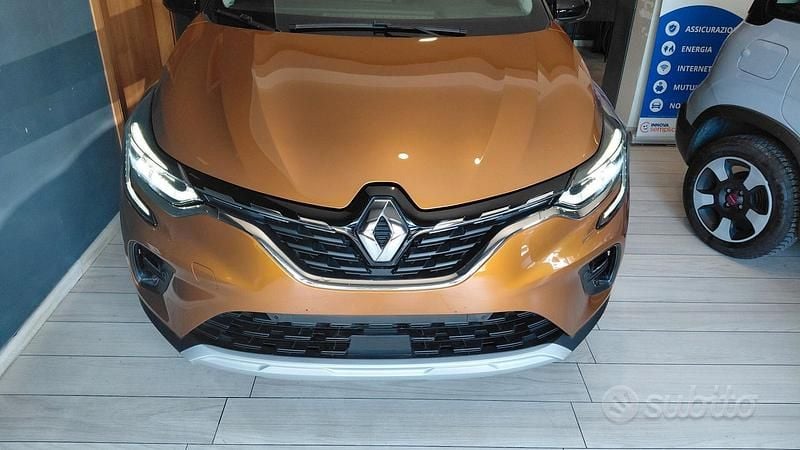 Usata Renault Captur Intens 91 CV (66 kW) 2022 Giallo SUV